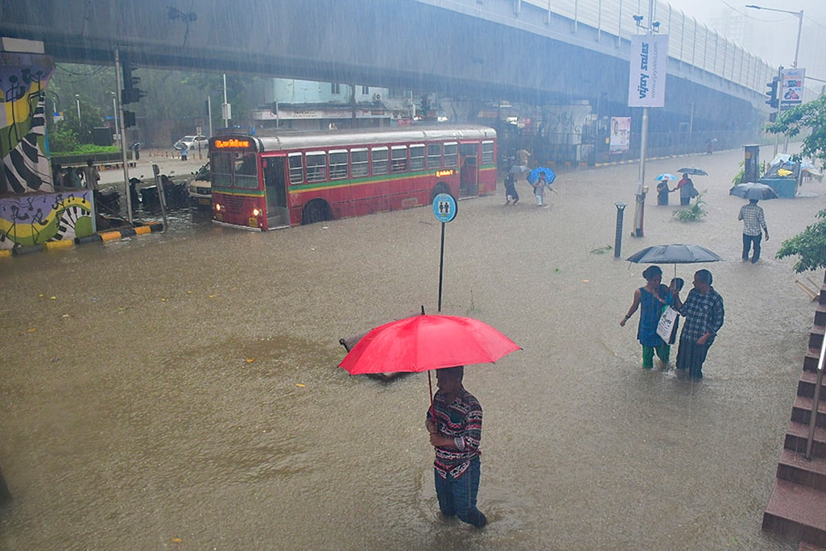 Waterlogging after rain in Mumbai_1